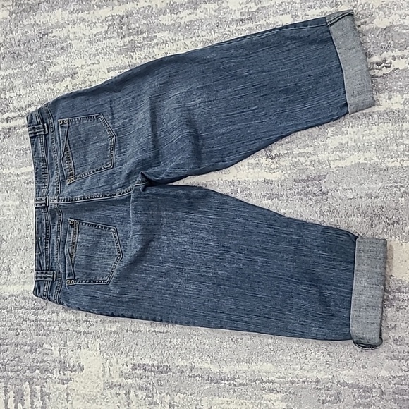 Contrast Jeans with Rolled Up Hems - Picture 5 of 6